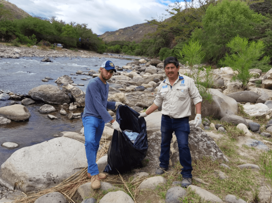 Jornada de limpieza en la cuenca alta del río Motagua contribuye al saneamiento