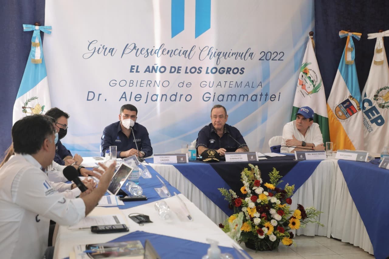 Ministro Mario Rojas y presidente Alejandro Giammattei impulsan el Reglamento 164-2021