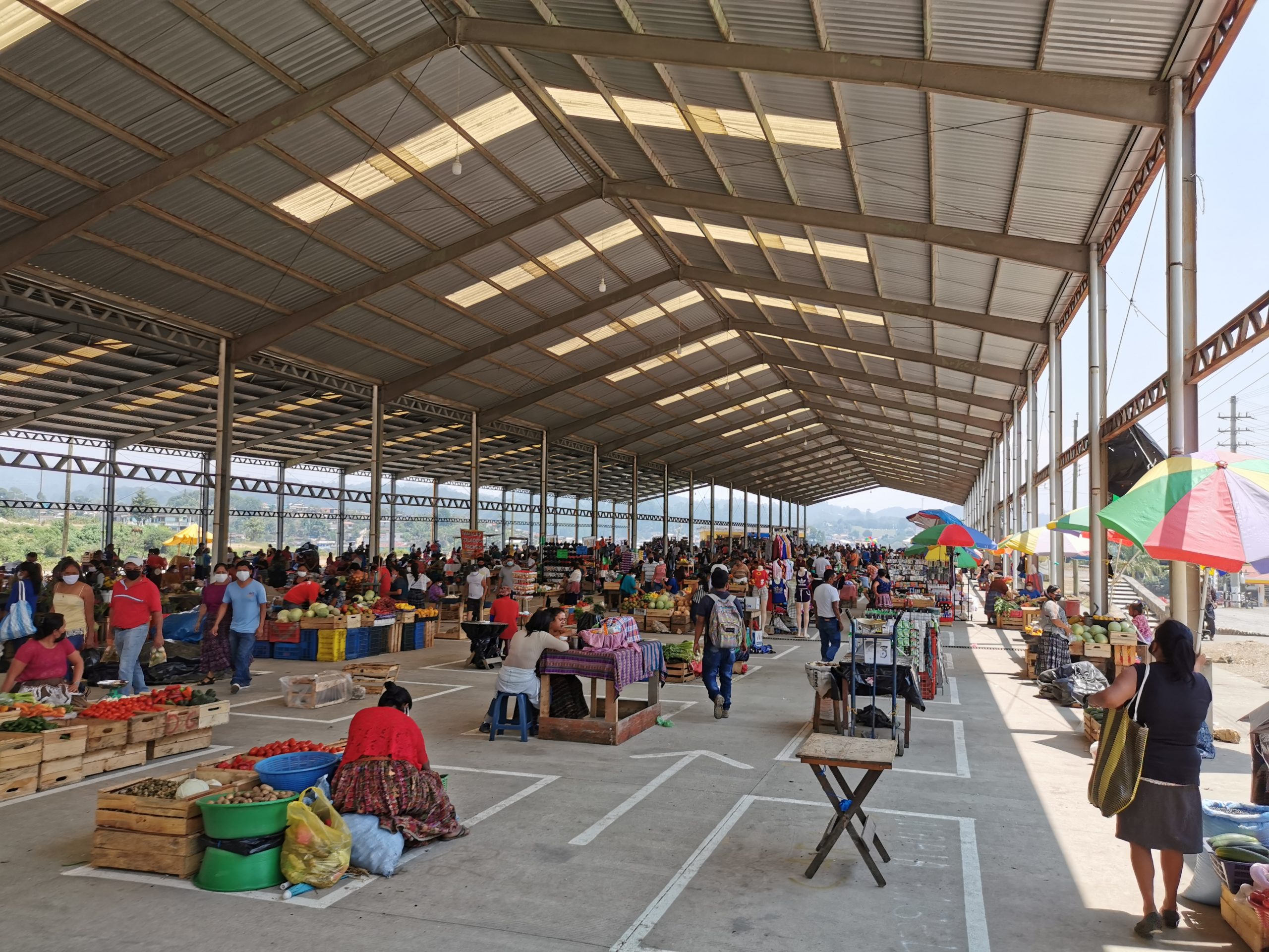 Delegación del MARN supervisa manejo de residuos y desechos en mercados de Cobán