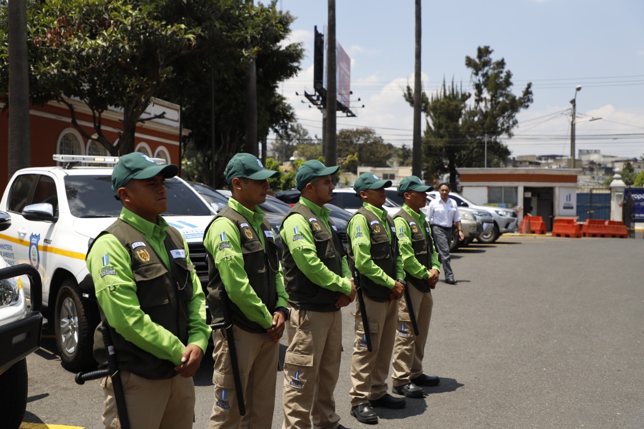 Agentes ambientales protegen los recursos naturales