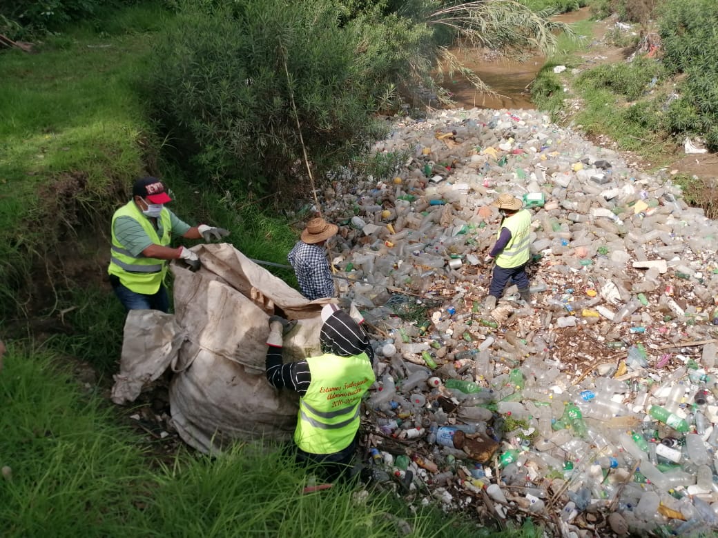 Desechos contaminan el río Xequijel en Quetzaltenango