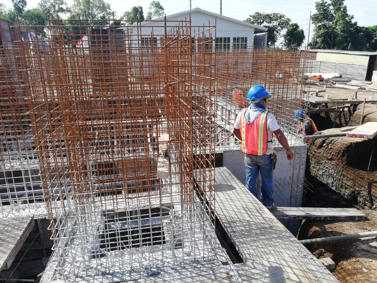 MARN supervisa construcción de planta de tratamiento en hospital temporal de Escuintla