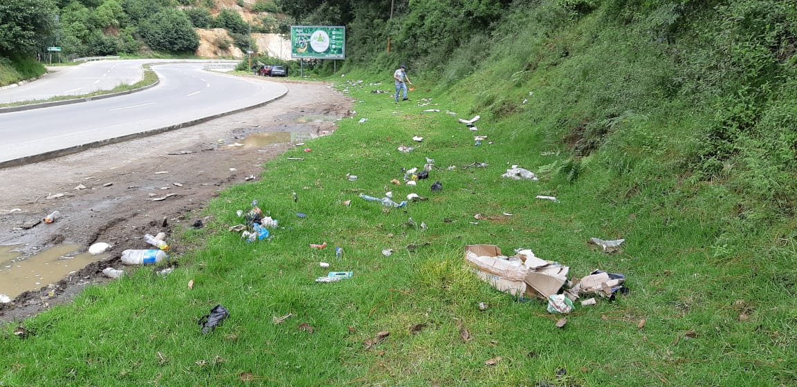 Retiran desechos sólidos de áreas verdes en Chimaltenango