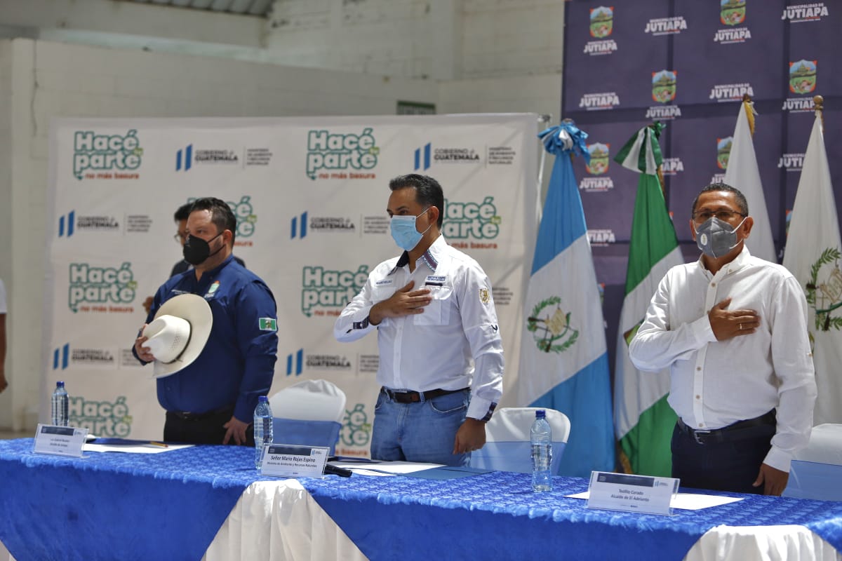 Ministro Mario Rojas Espino y alcaldes de Jutiapa lanzan campaña “Hacé tu parte, no más basura”