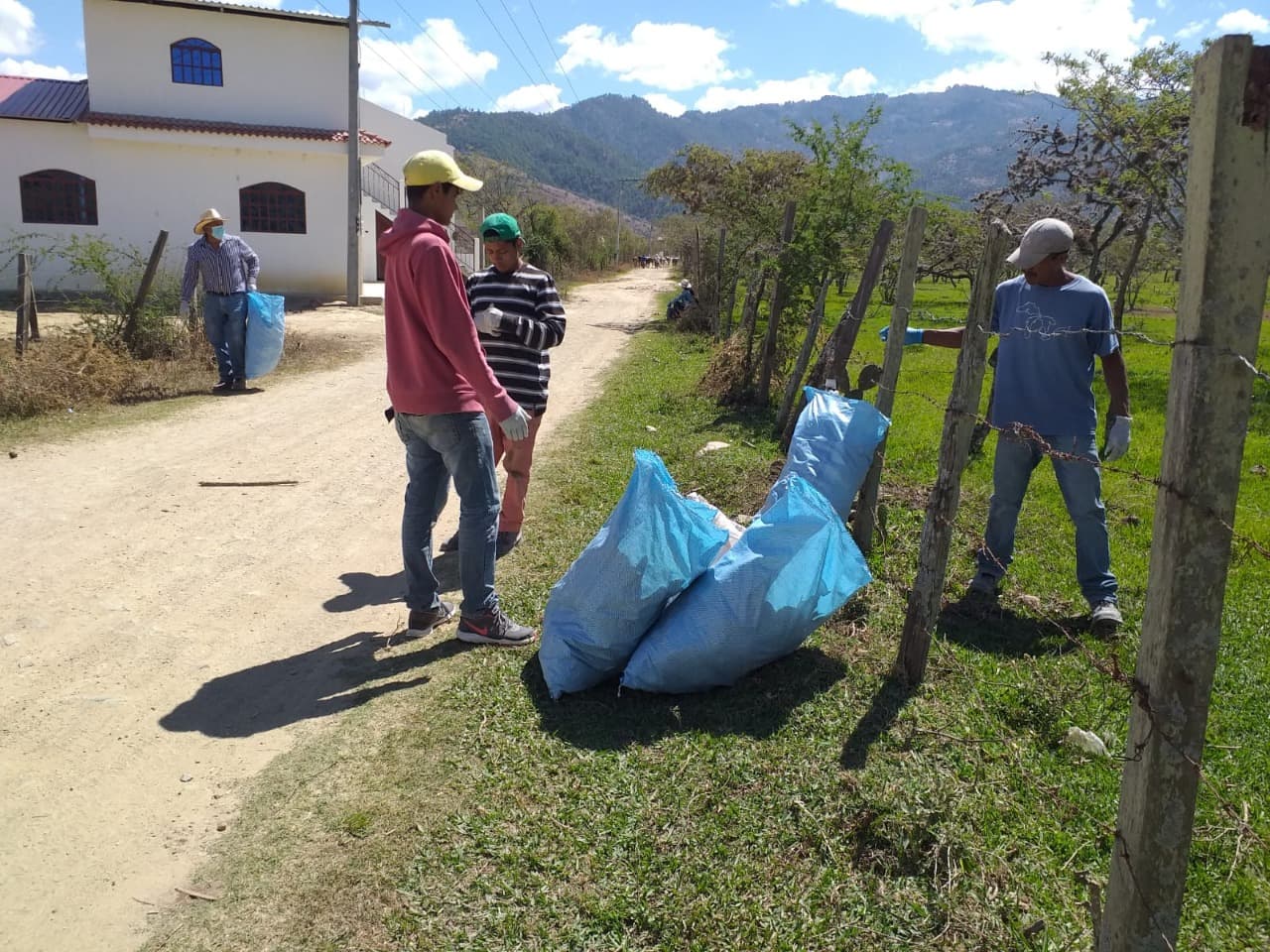 MARN y Municipalidad de Canillá se unen en jornada de limpieza