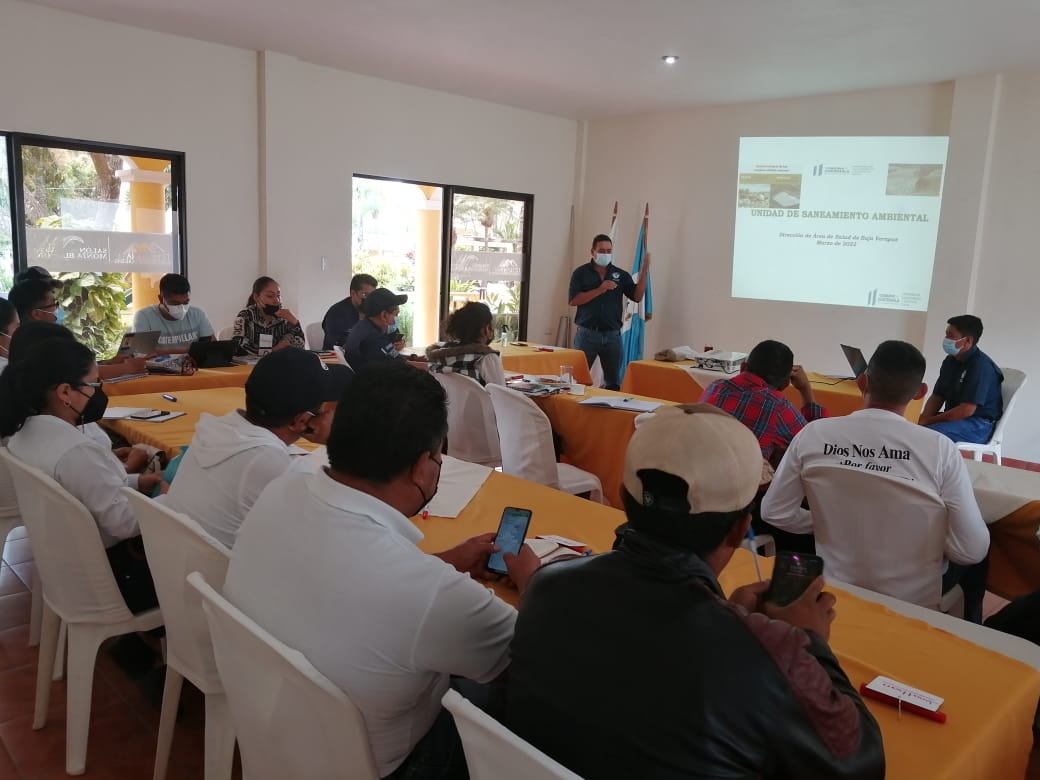Técnicos municipales de Baja Verapaz son capacitados sobre gestión de residuos y desechos