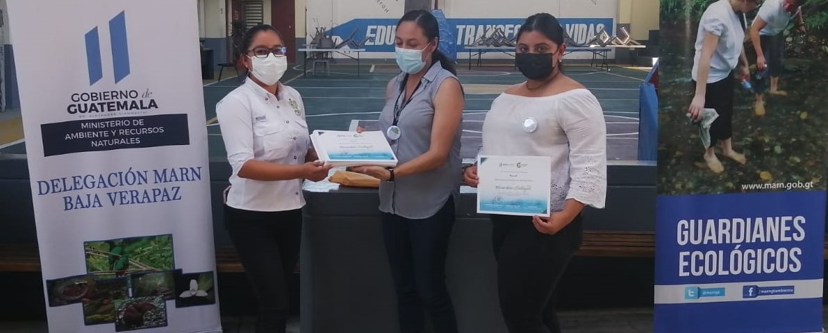 Jóvenes de Baja Verapaz asumen el compromiso de Guardianes Ecológicos