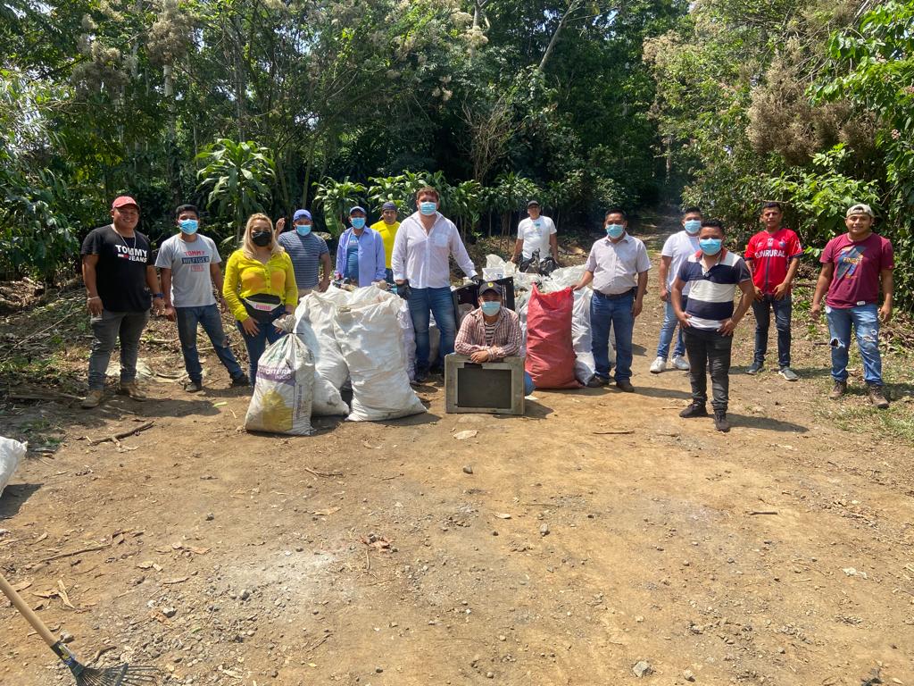 Continúa eliminación de basureros ilegales en Suchitepéquez