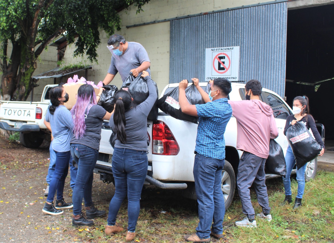 MARN entrega víveres para los afectados por depresión Eta