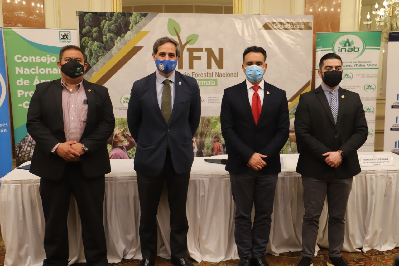 Ministro Mario Rojas Espino participa en el lanzamiento del Inventario Forestal Nacional