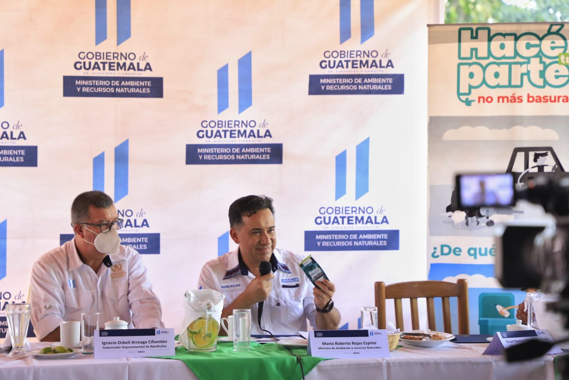 Ministro Mario Rojas y alcaldes de Retalhuleu buscan soluciones para el tratamiento de los desechos sólidos