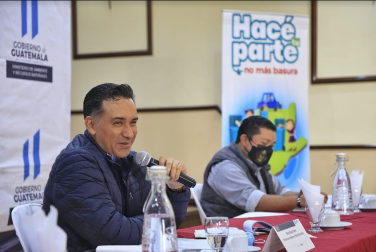 Ministro Mario Rojas y alcaldes de San Marcos acuerdan cooperación para el tratamiento de los desechos sólidos