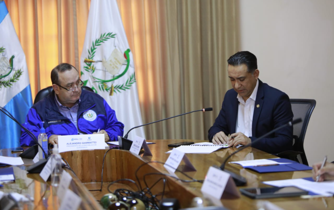 Presidente Alejandro Giammattei visita el MARN y se reúne con el ministro Mario Rojas y su equipo