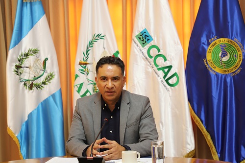 Ministro Rojas Espino, presidente pro tempore del CCAD, dirige análisis de la agenda climática regional