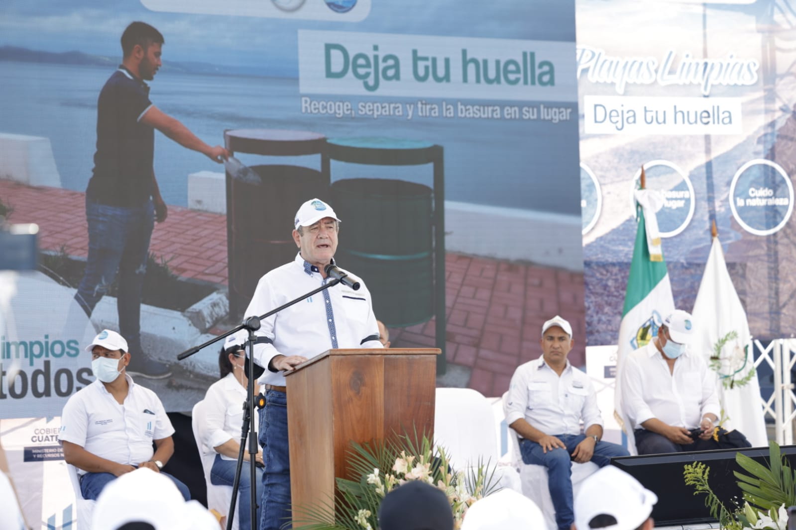Presidente Alejandro Giammattei pide Playas Limpias durante la Semana Santa