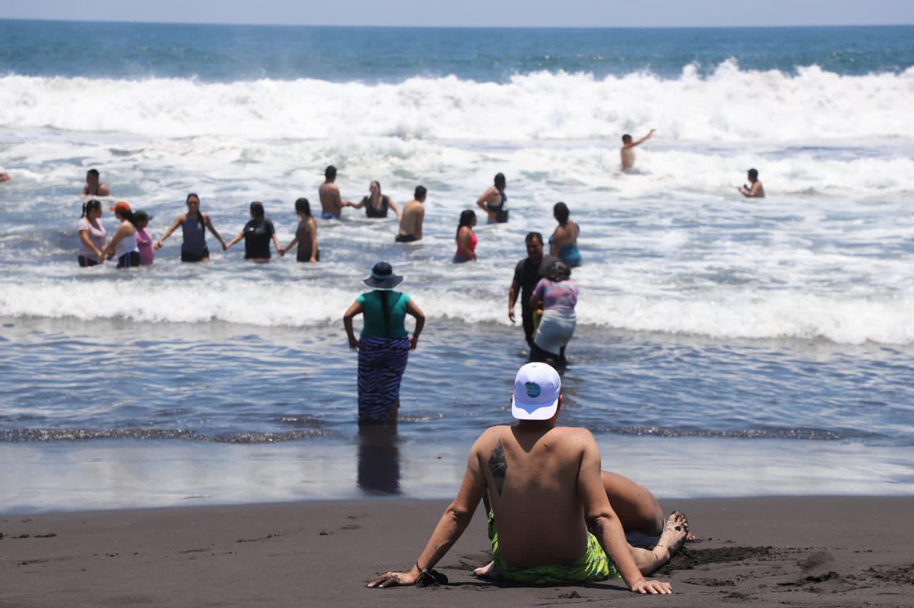 Veraneantes tienen playas limpias en Semana Santa