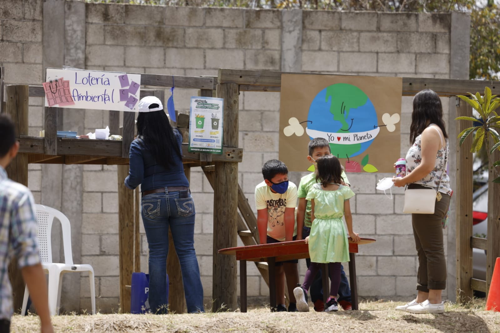 Estudiantes disfrutan de feria ambiental