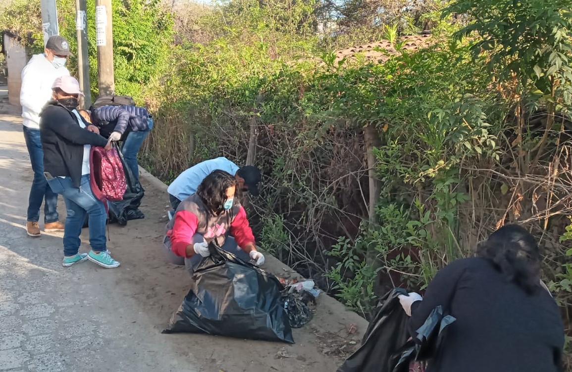 Salamá hace su parte con jornada de limpieza en su comunidad