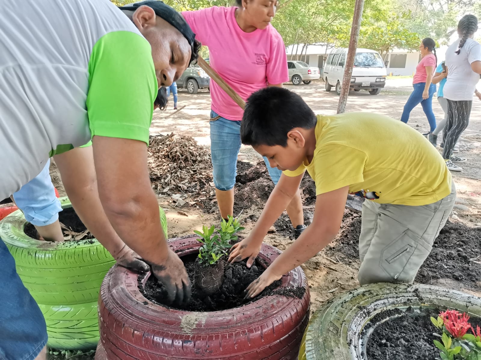 Futuros educadores ambientales celebran el Día del Reciclaje