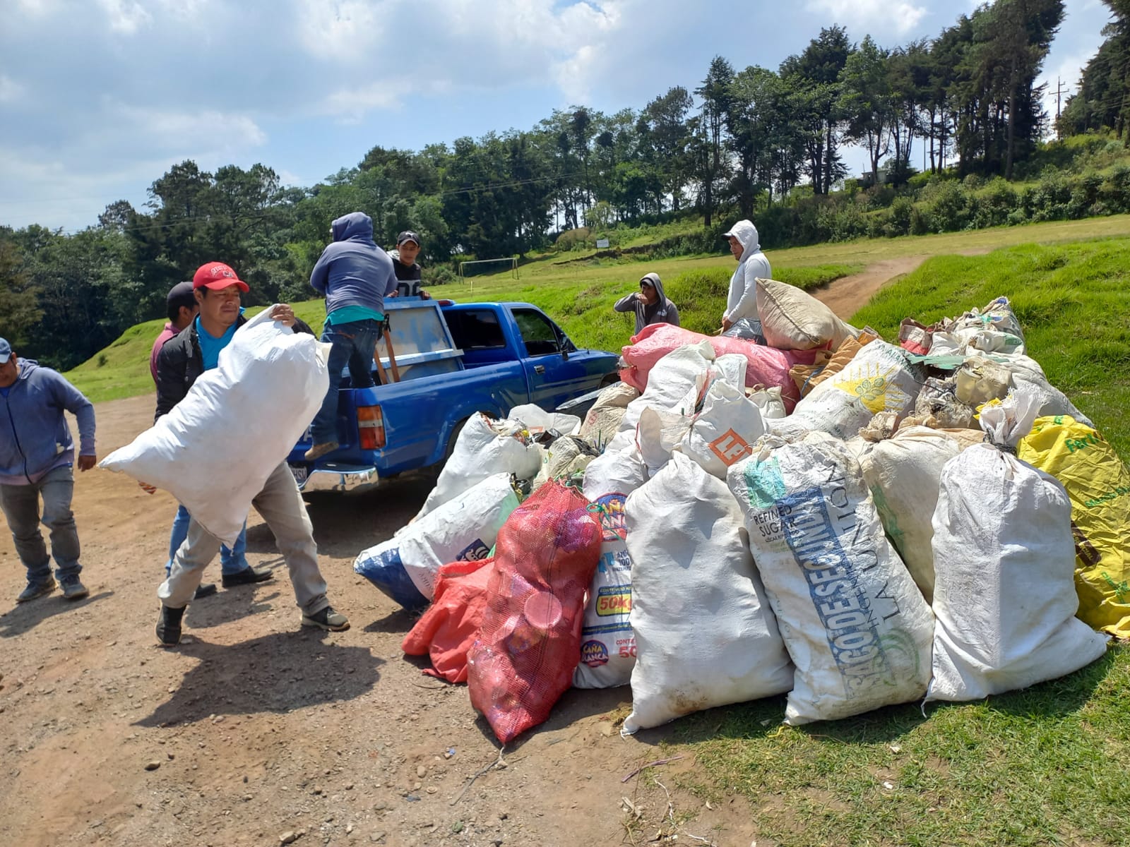 Delegación del MARN en Chimaltenango dirige recolección de desechos en Patzún