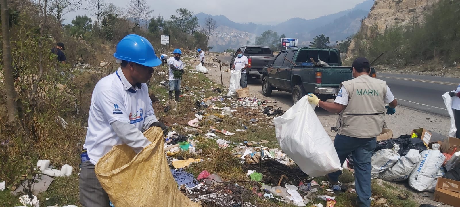 Jornada de saneamiento ambiental en Sololá involucra a vecinos