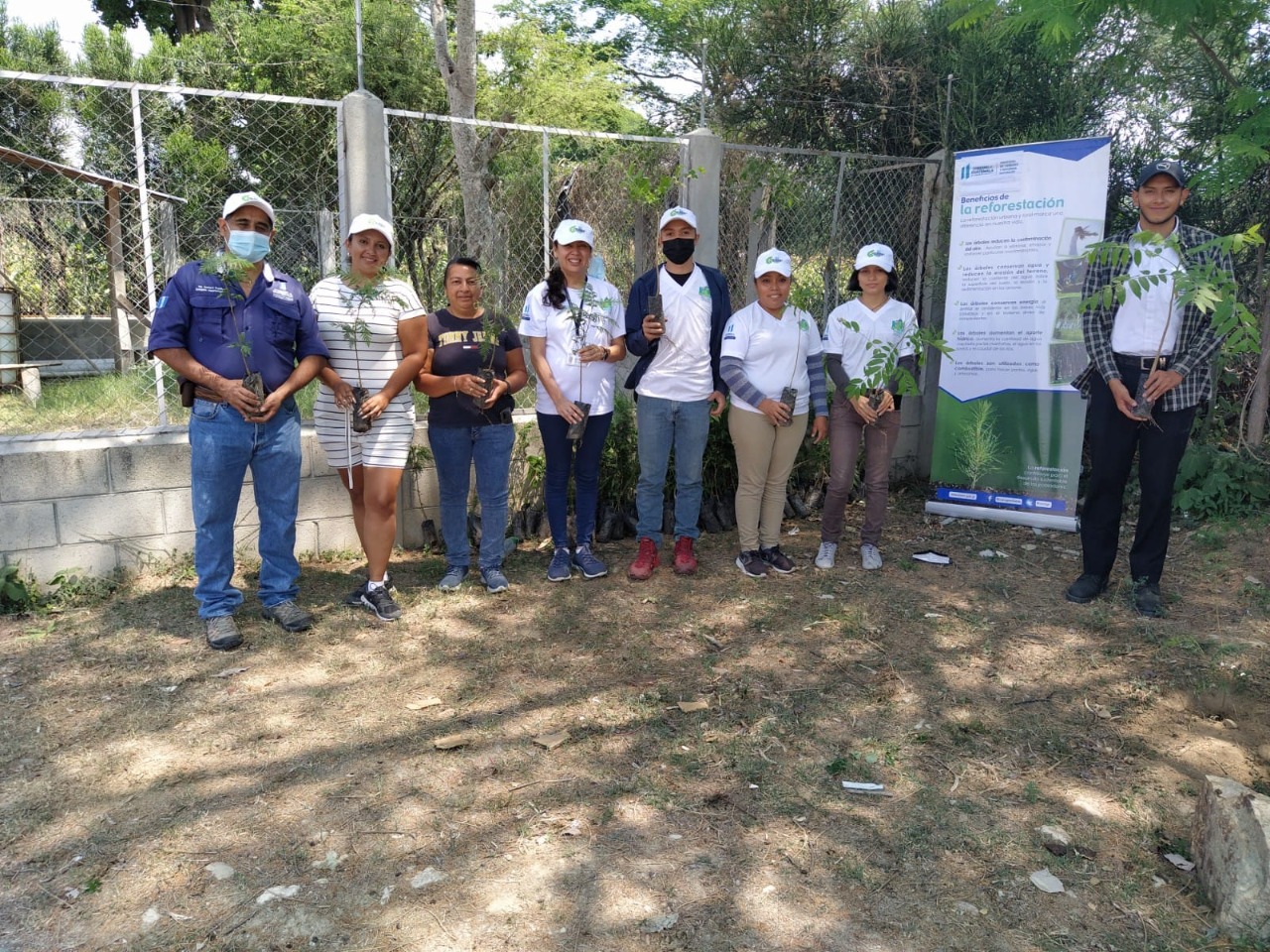 Deportistas se unen al MARN para reforestar