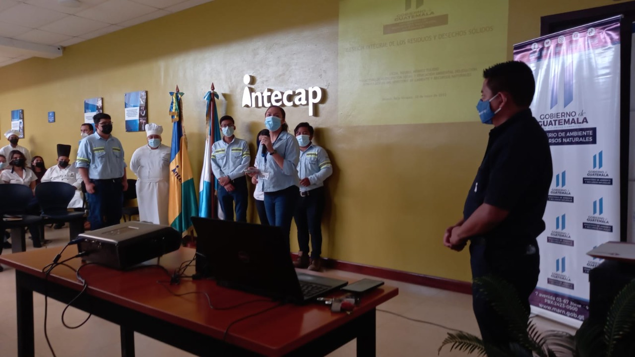 Capacitación sobre economía circular empodera a estudiantes de Salamá