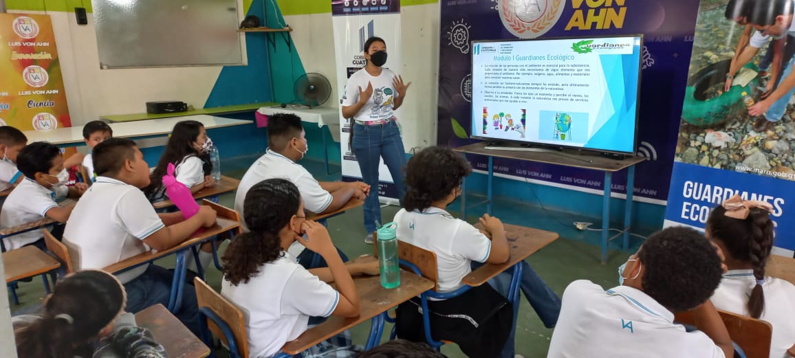 Estudiantes de Puerto Barrios se preparan como Guardianes Ecológicos