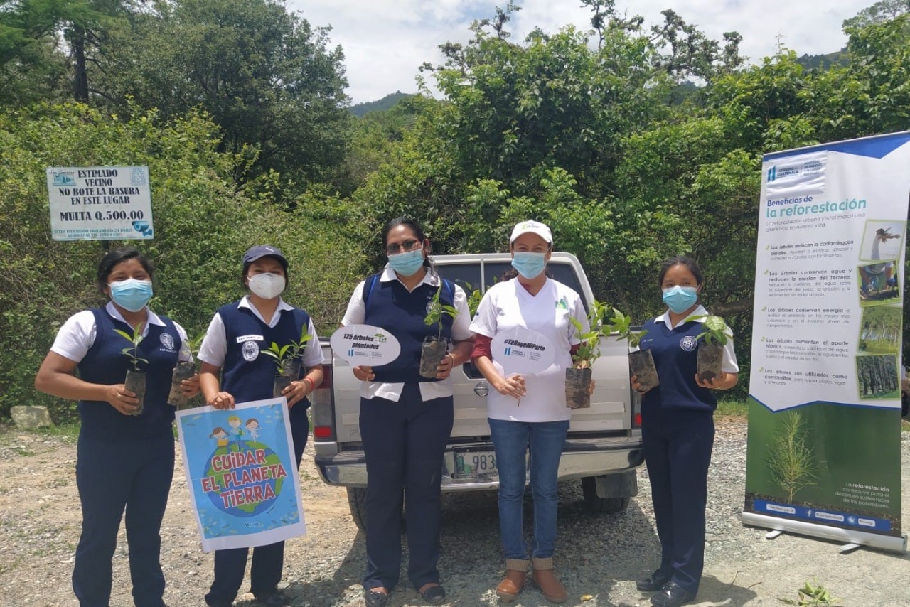 Niños de San Jerónimo, Baja Verapaz, celebran el Día del Medio Ambiente