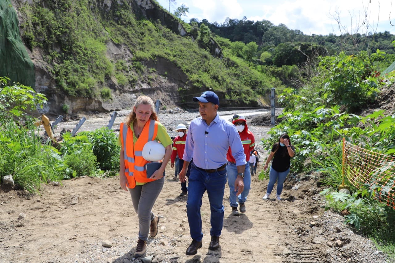 MARN y The Ocean Cleanup avanzan en proyecto piloto de retención de desechos en el río Las Vacas