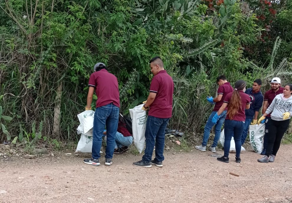 Estudiantes de San Antonio La Paz hacen su parte