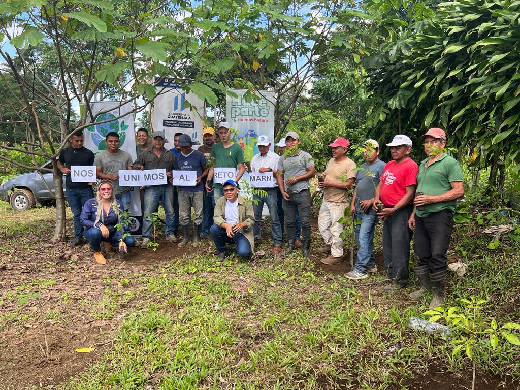 Suchitepéquez planta mil 800 árboles como parte del  #RetoMARN