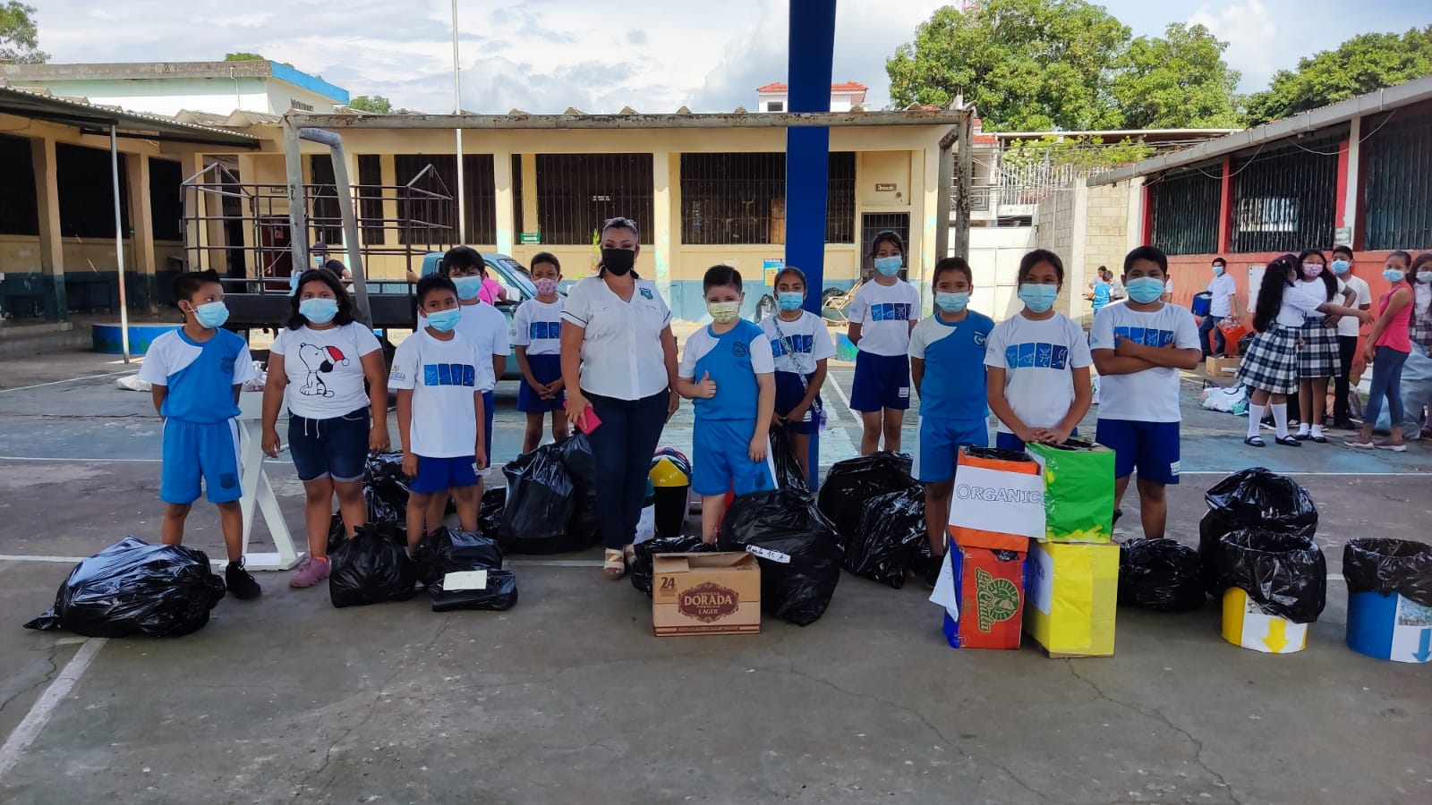 Estudiantes de Retalhuleu concluyen con éxito la “Semana ambiental”