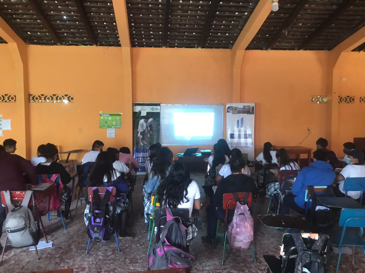 Jóvenes de Cubulco comienzan formación como Guardianes Ecológicos