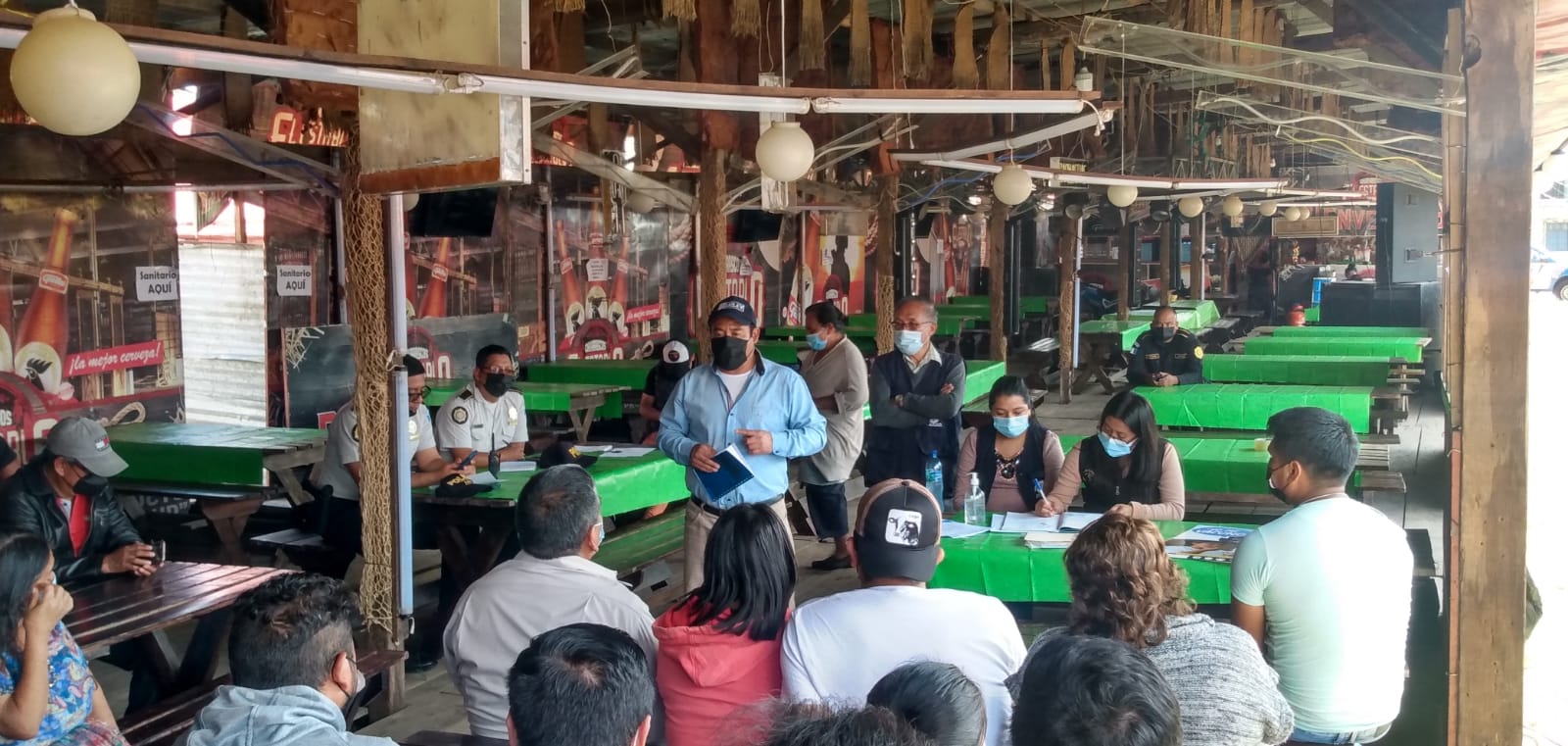 Vendedores de la Feria de Chimaltenango aprenden sobre el Reglamento 164-2021
