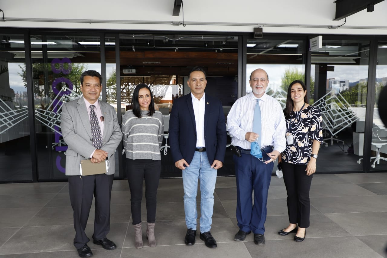 Ministro Mario Rojas visita la Universidad del Valle y reconoce los aportes al medioambiente