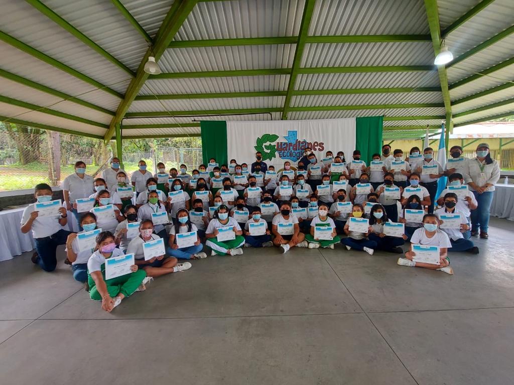 Escolares de Santa Lucía Cotzumalguapa son certificados como Guardianes Ecológicos
