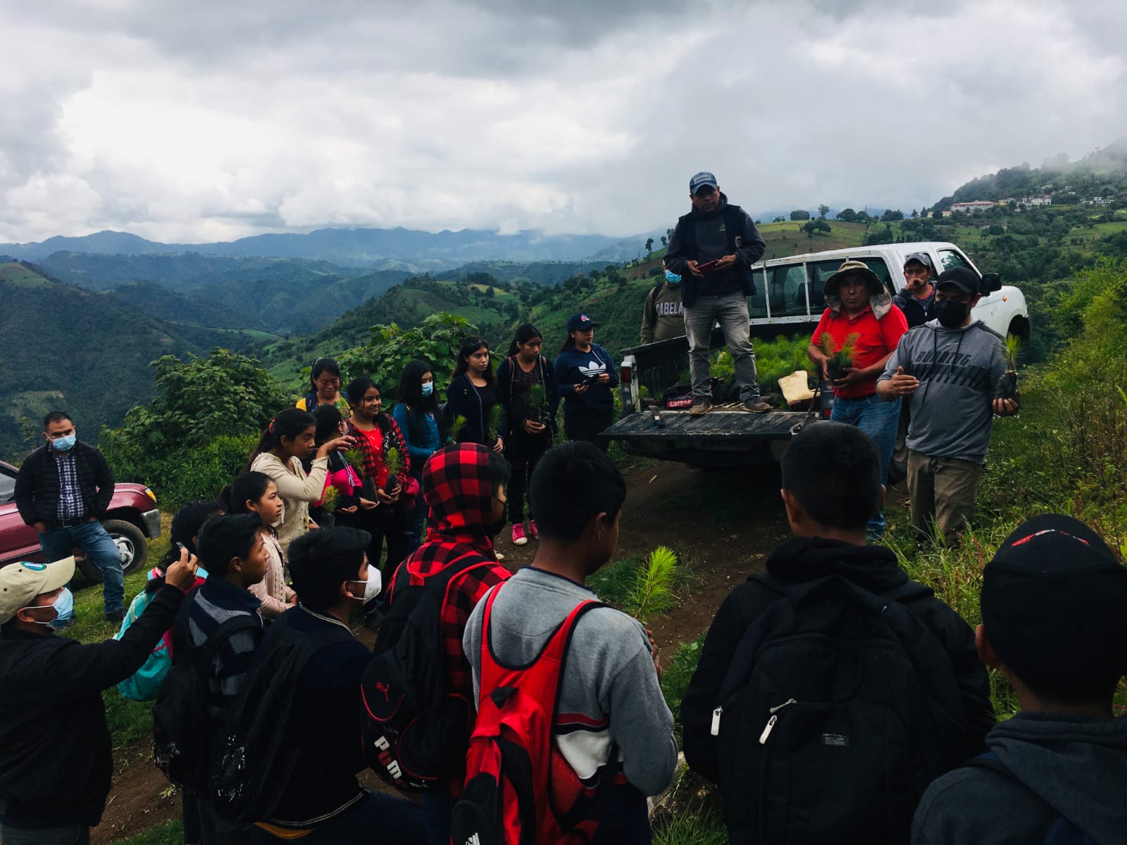 Compromiso ambiental de Patzún permite plantar 350 árboles más