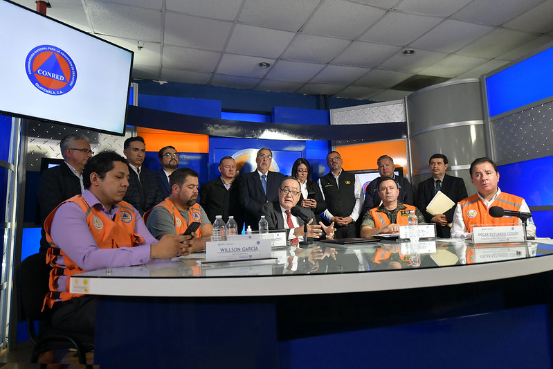 Presidente Giammattei informa que comenzarán operaciones aéreas de asistencia y rescate de víctimas por lluvias asociadas a Julia
