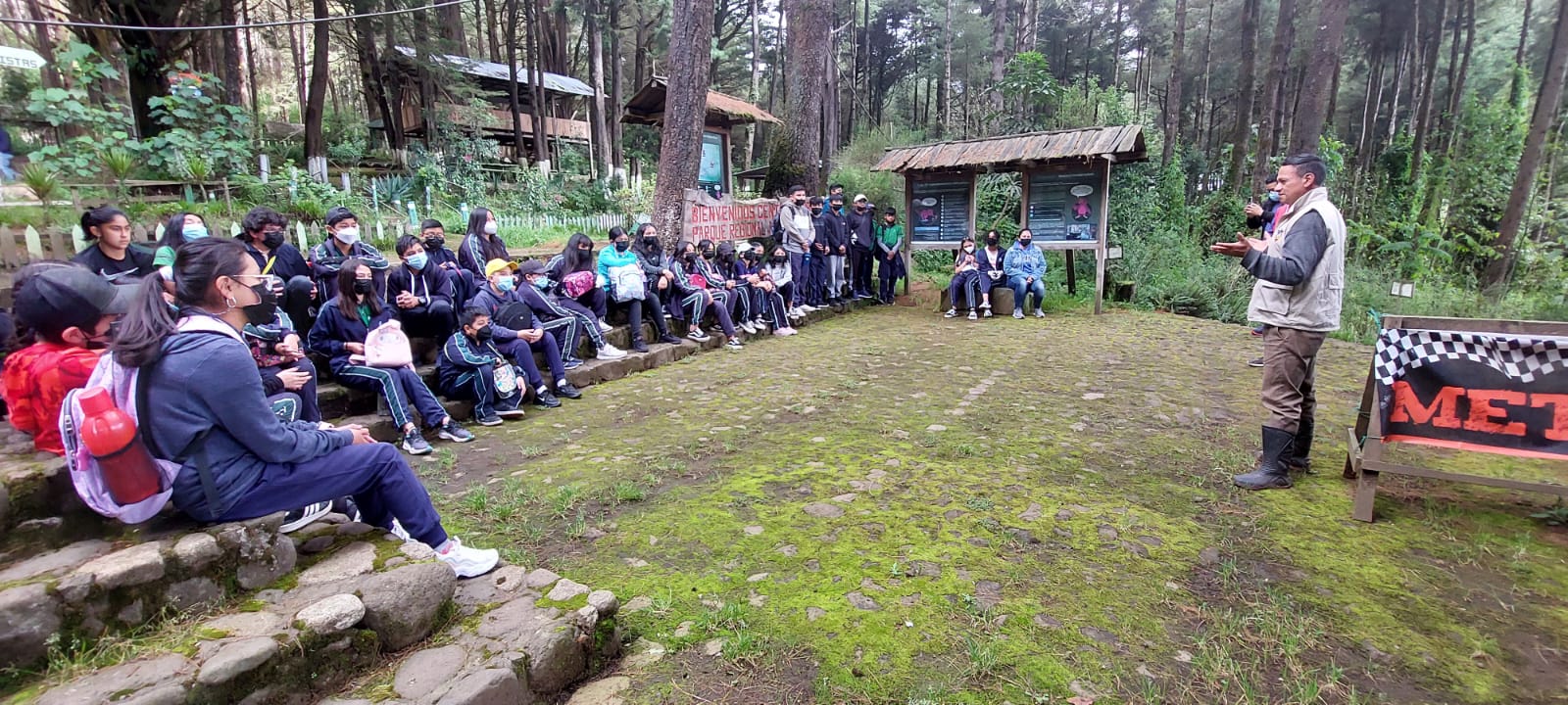 Estudiantes de San Pedro Sacatepéquez, San Marcos participan en la reforestación del municipio