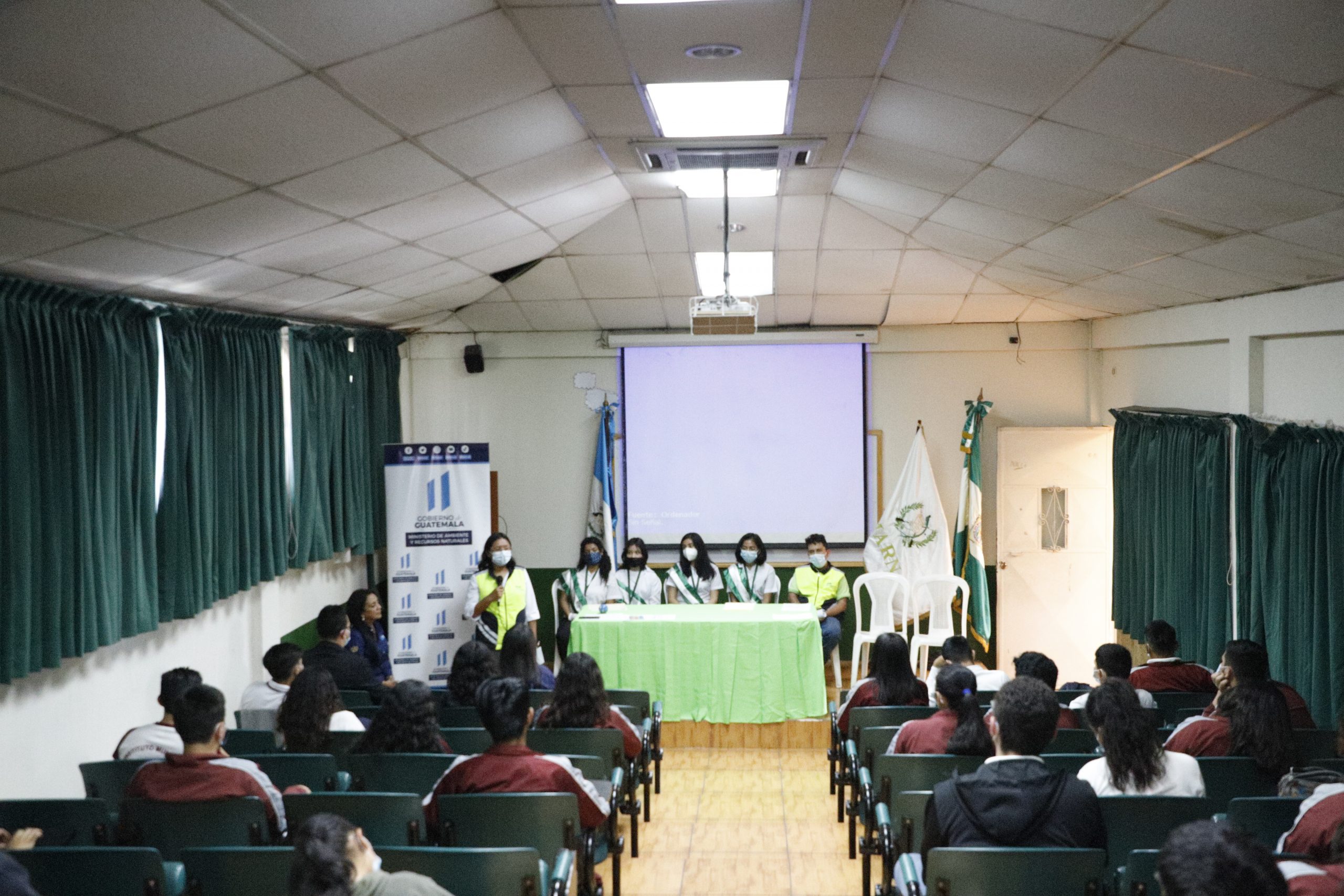 <strong>Estudiantes de San Miguel Petapa celebran el Día Mundial de la Ecología</strong>