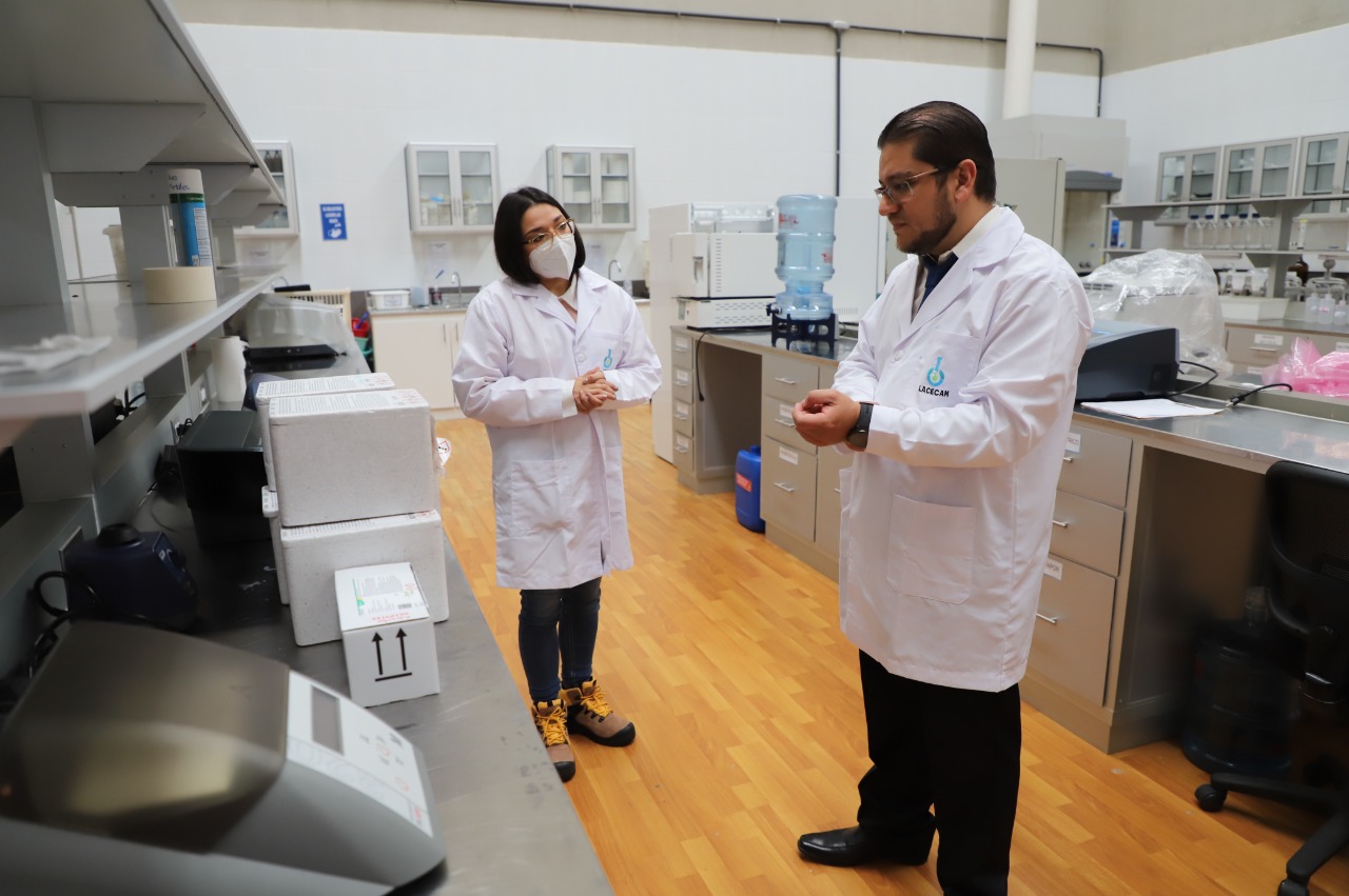 <strong>Viceministro del Agua verifica funcionamiento del Laboratorio del MARN</strong>