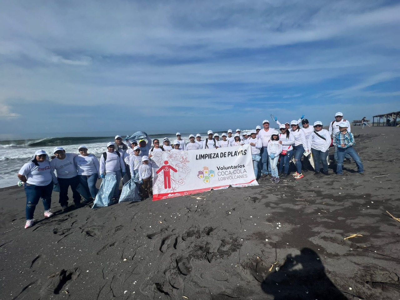 <strong>Limpieza en playa de Manchón Guamuchal protege ecosistemas</strong>