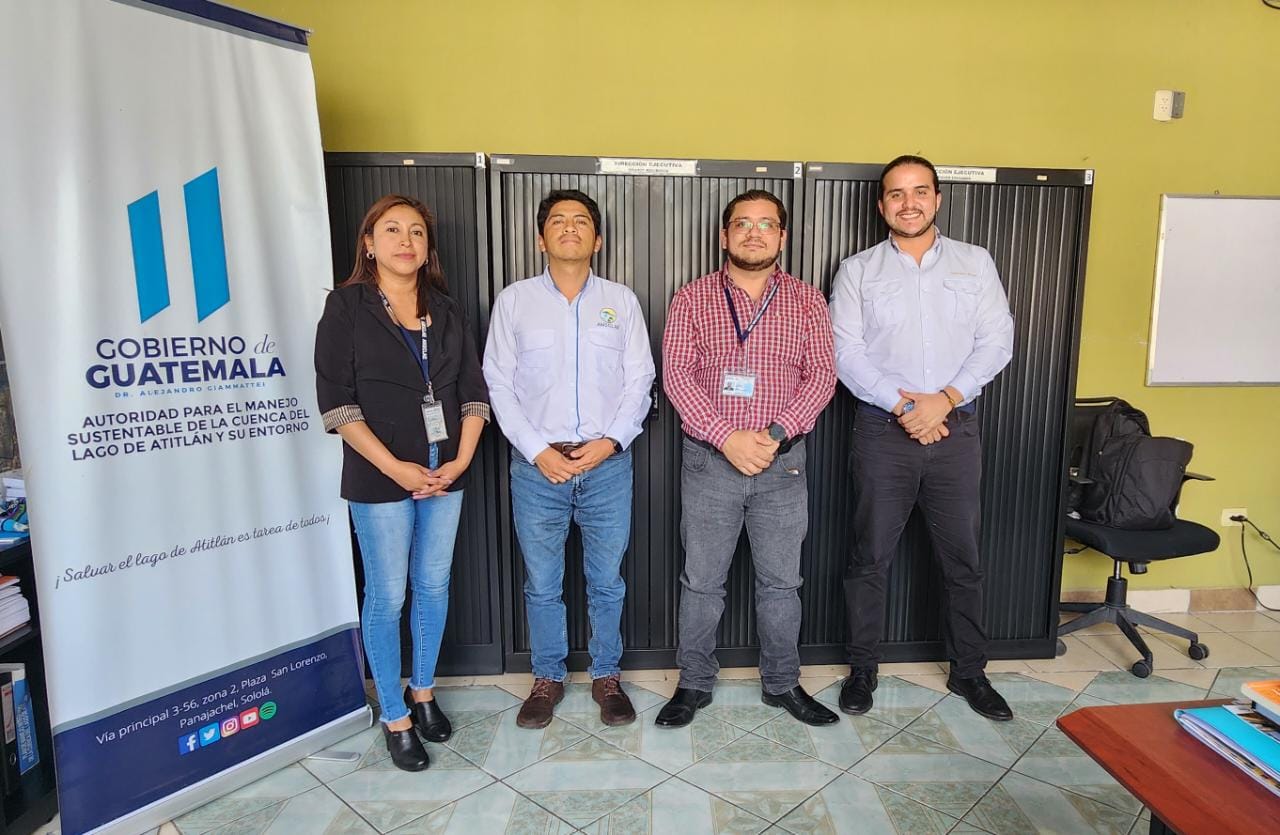 <strong>Viceministro del Agua establece alianzas para trabajar por el saneamiento del lago de Atitlán</strong>