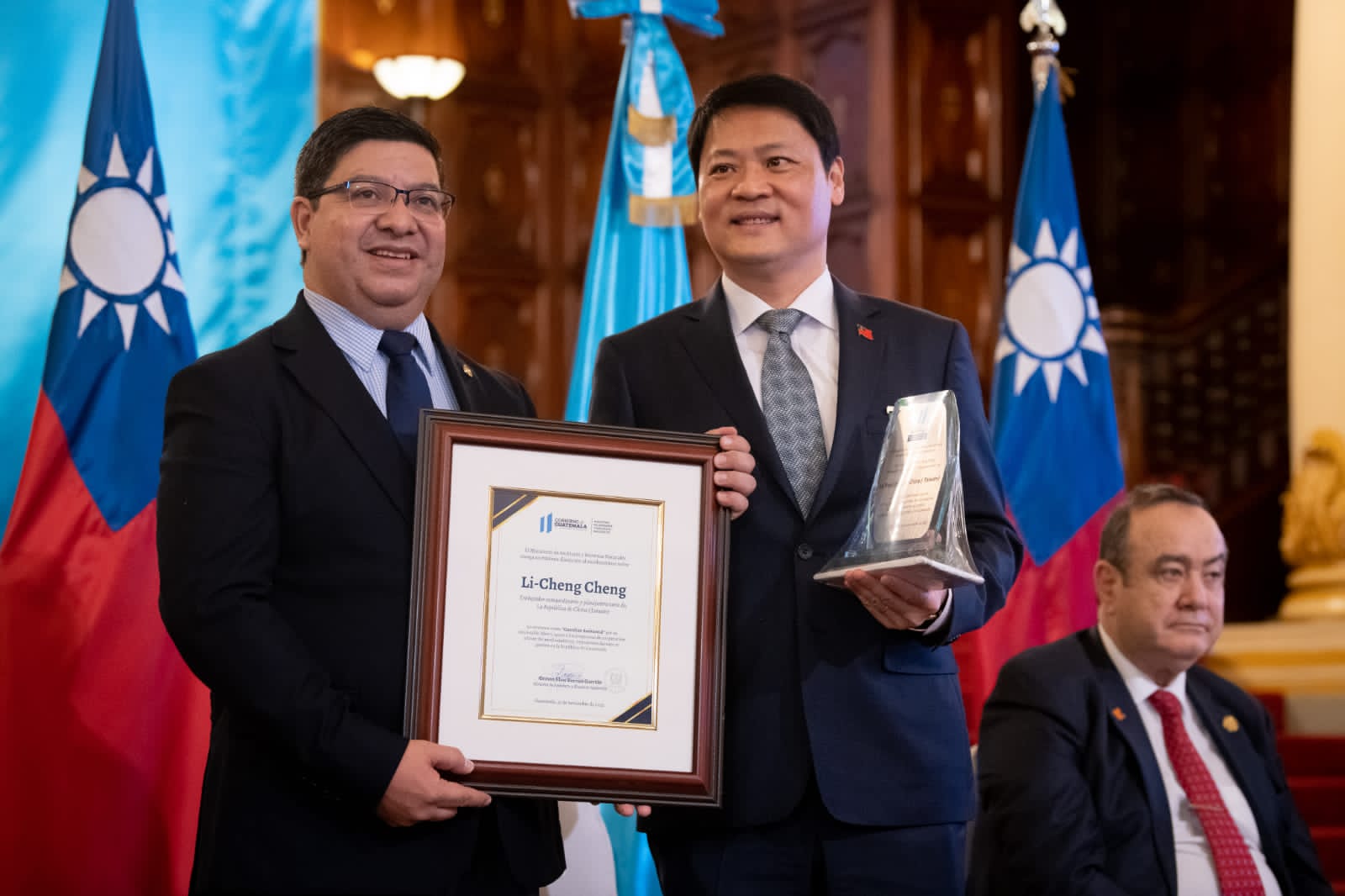 <strong>Ministerio de Ambiente reconoce labor del embajador de Taiwán en Guatemala</strong>