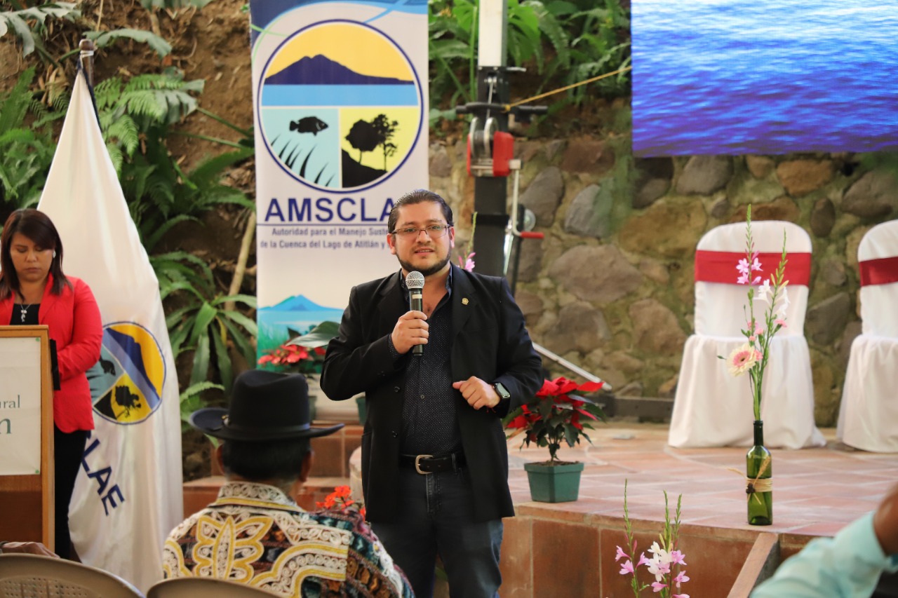 <strong>Viceministro del Agua destaca trabajo del MARN a favor del lago de Atitlán durante conversatorio en Sololá</strong>
