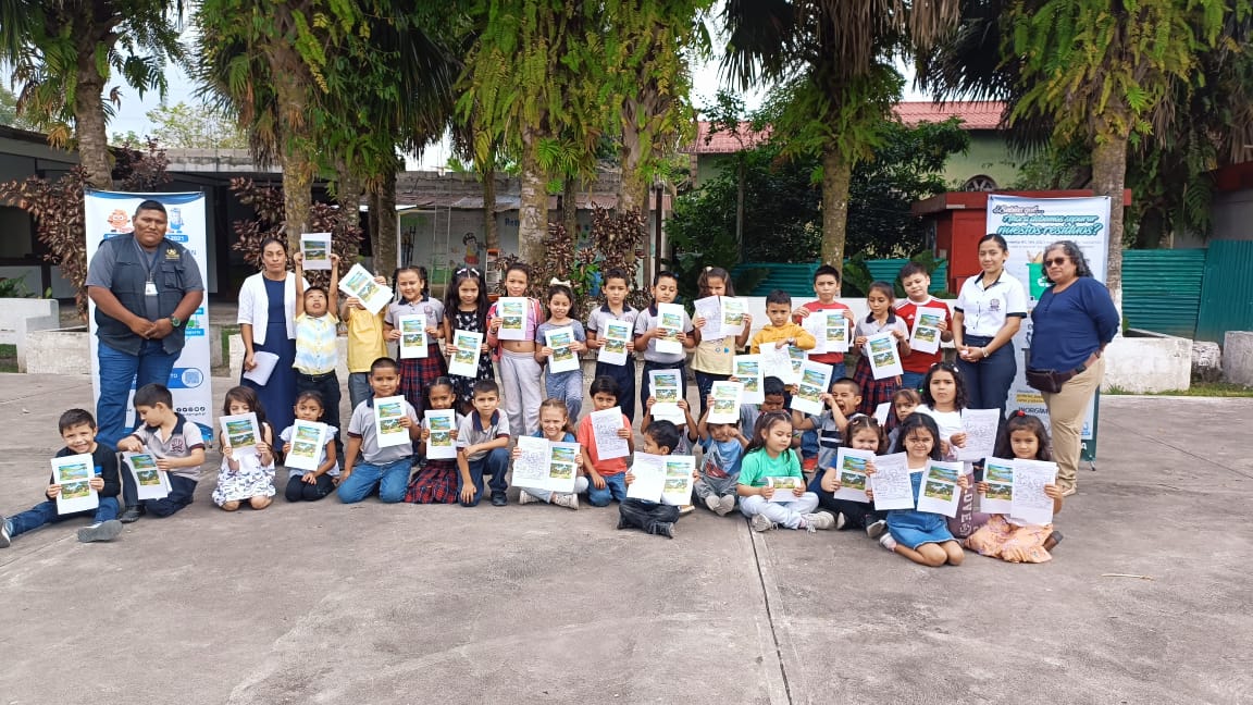 <strong>Vecinos y estudiantes de El Chal, Petén, capacitados sobre gestión de residuos y desechos</strong>