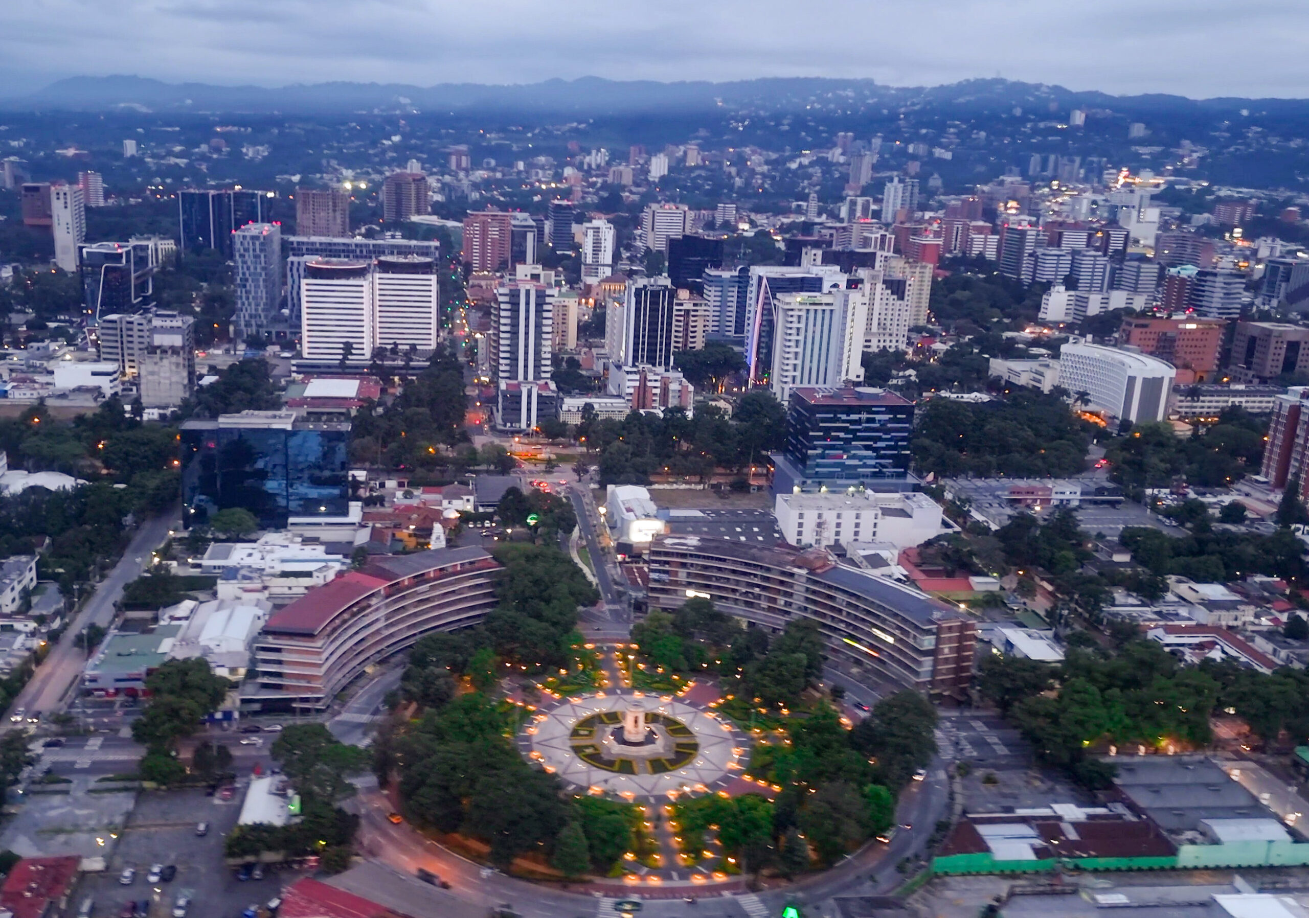 Agencia calificadora de riesgos sube clasificación de economía guatemalteca