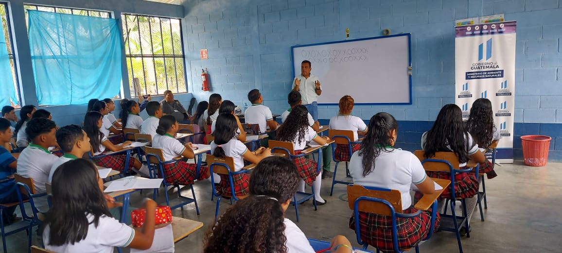 Estudiantes de Las Cruces, Petén concluyen diplomado de Guardianes Ecológicos