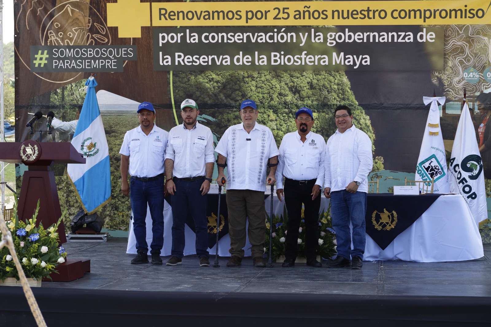 Gobierno entrega concesiones forestales en Petén y continúa con la conservación forestal